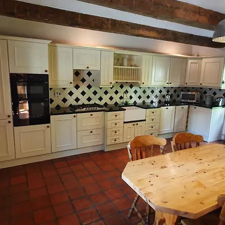 בית נופש Croneybyrne Courtyard