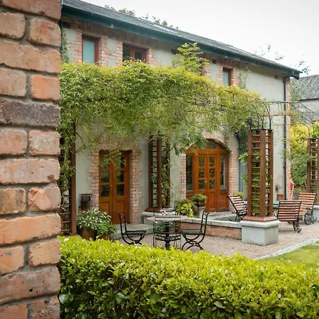 בית נופש Croneybyrne Courtyard Clara