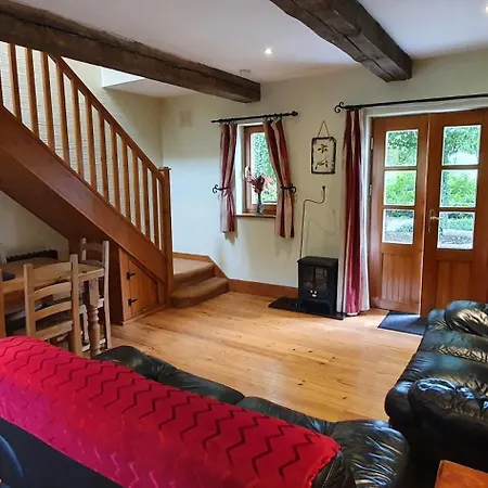 Croneybyrne Courtyard * Clara