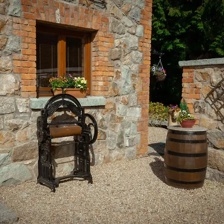 Croneybyrne Courtyard * Clara