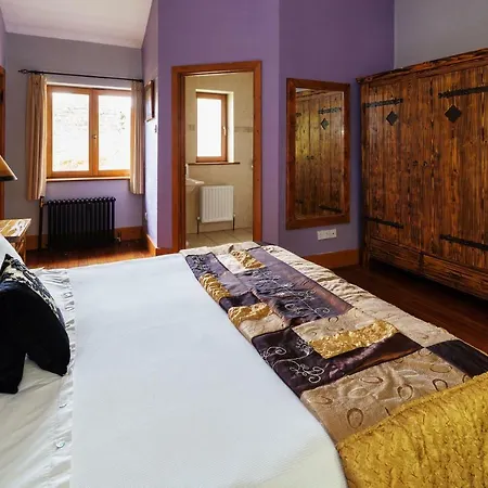 Croneybyrne Courtyard בית נופש Clara