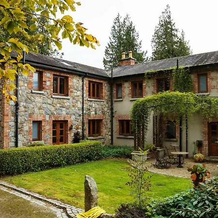 Croneybyrne Courtyard * Clara