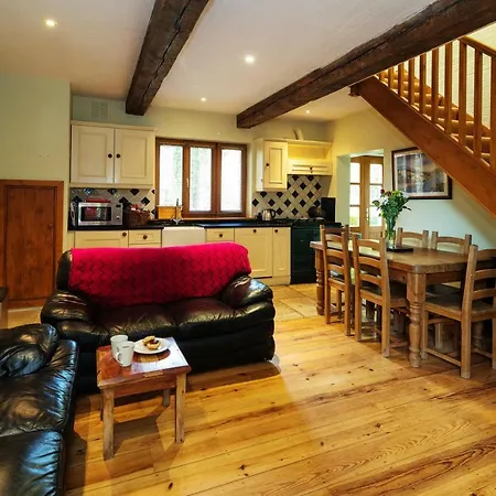 Croneybyrne Courtyard Clara