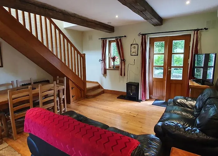 Croneybyrne Courtyard * Clara