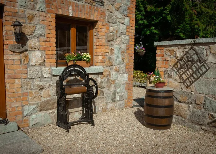 Croneybyrne Courtyard * Clara