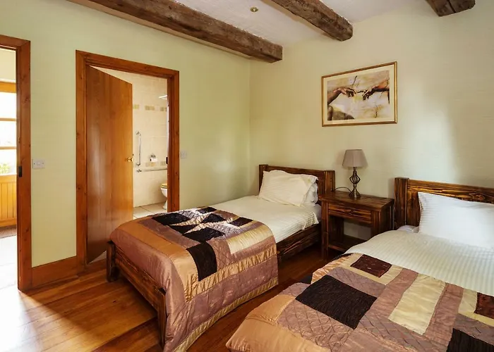 Croneybyrne Courtyard * Clara